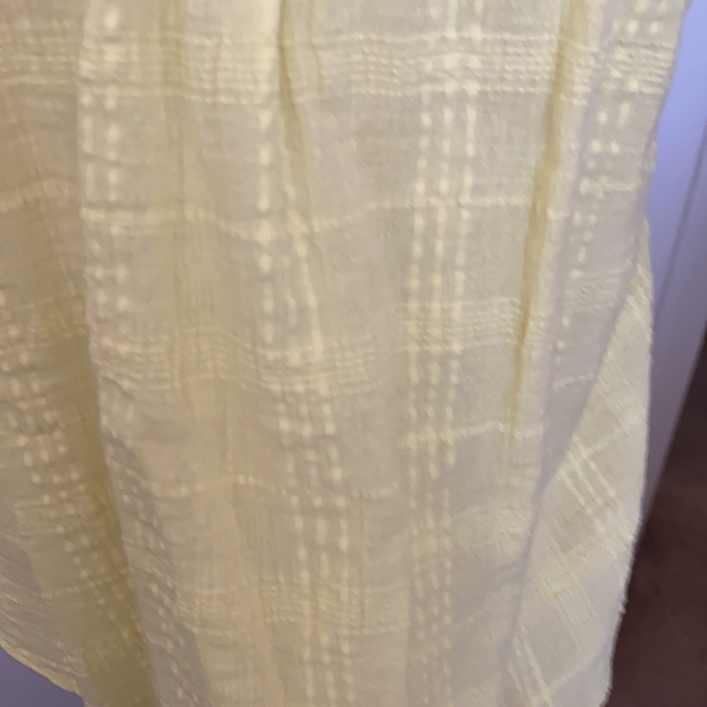 Universal Thread Flutter Sleeve Top - Picture 3 of 9